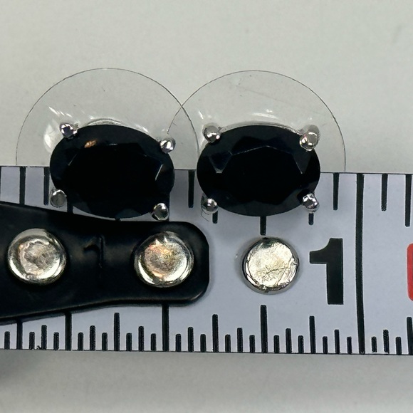 Natural Black Spinel set in Stainless Steel
Jewelry Suite (Ring size 8) - Picture 11 of 14